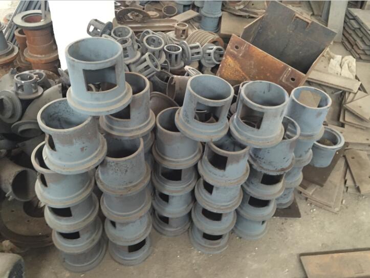 江蘇拋丸機除銹設(shè)備 只要調(diào)整定向套角度就能提高彈丸拋射效果使通過式拋丸機運行平穩(wěn)