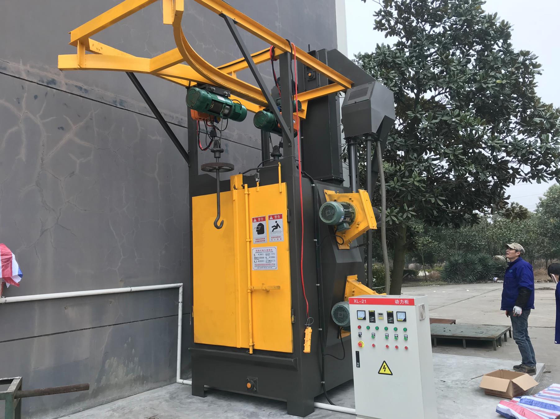 江蘇拋丸機除銹設備 吊鉤式拋丸機廠家面臨行業發展及附加值高的產品和未來