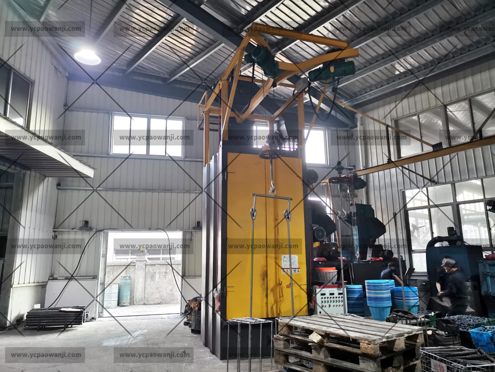 江蘇拋丸機除銹設備 發往河北保定Q3730吊鉤式拋丸機參數與工作原理是怎樣的?